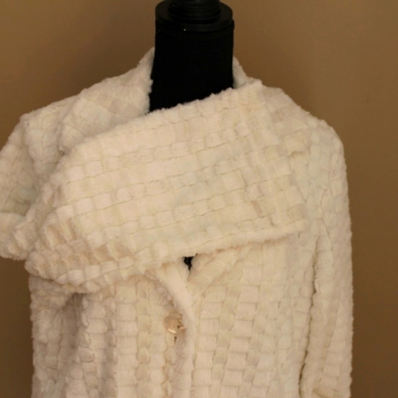 NWT Multiples White Faux Fur Jacket - Picture 8 of 8